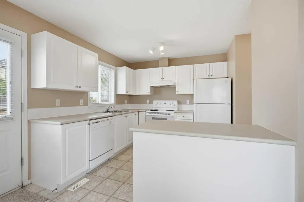 5 Citadel Point NW Calgary AB T3G 5L2