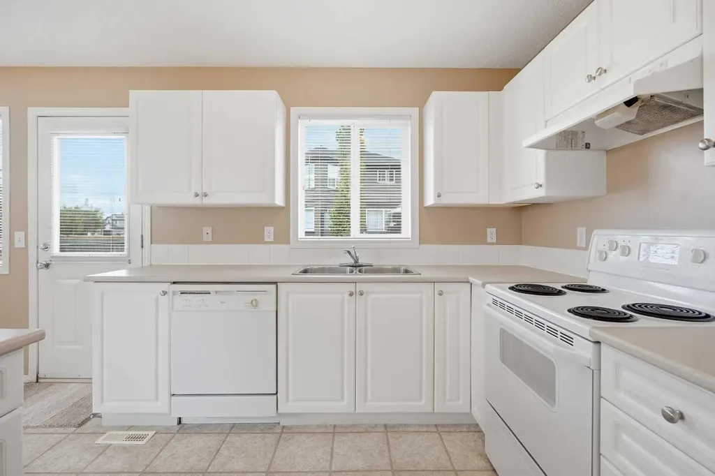 5 Citadel Point NW Calgary AB T3G 5L2