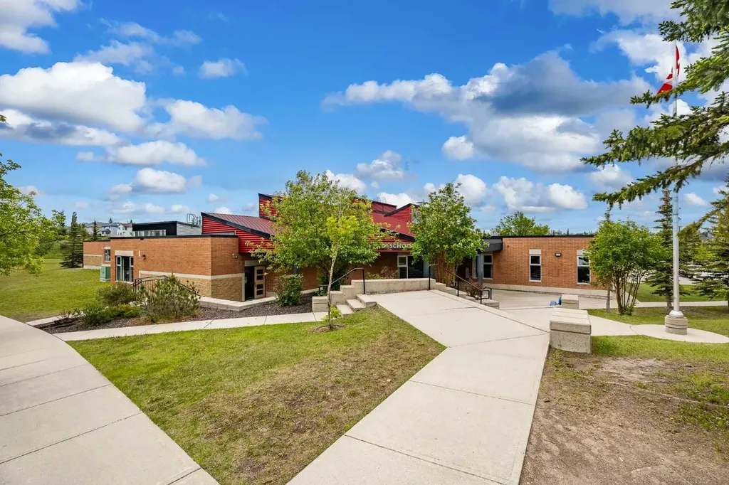 5 Citadel Point NW Calgary AB T3G 5L2