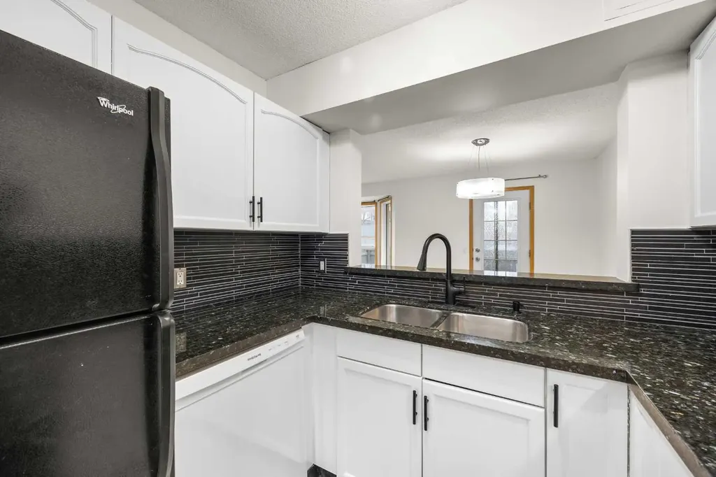 1801 Signal Hill Green SW Calgary AB T3H 2Y4