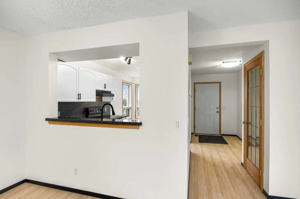1801 Signal Hill Green SW Calgary AB T3H 2Y4