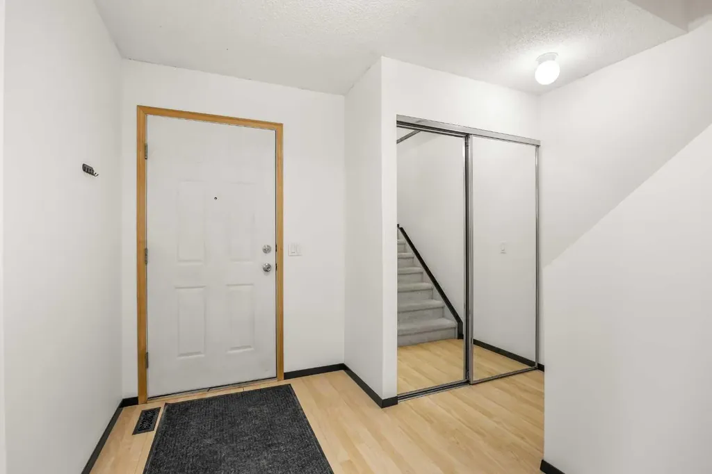 1801 Signal Hill Green SW Calgary AB T3H 2Y4