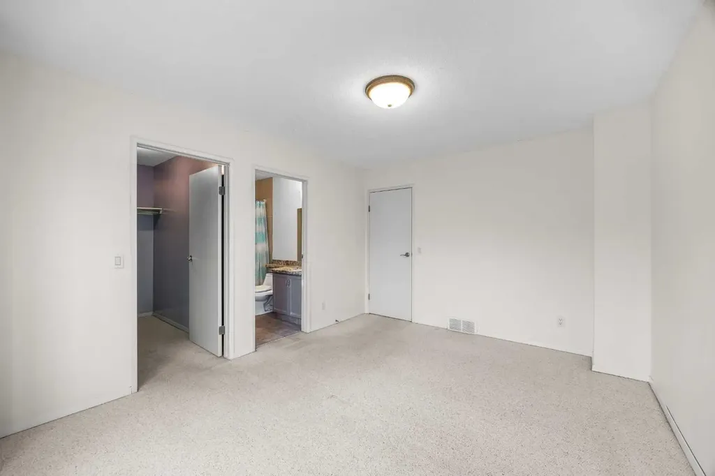 1801 Signal Hill Green SW Calgary AB T3H 2Y4