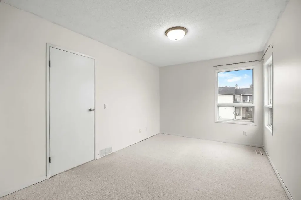 1801 Signal Hill Green SW Calgary AB T3H 2Y4
