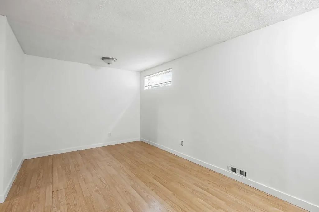 1801 Signal Hill Green SW Calgary AB T3H 2Y4