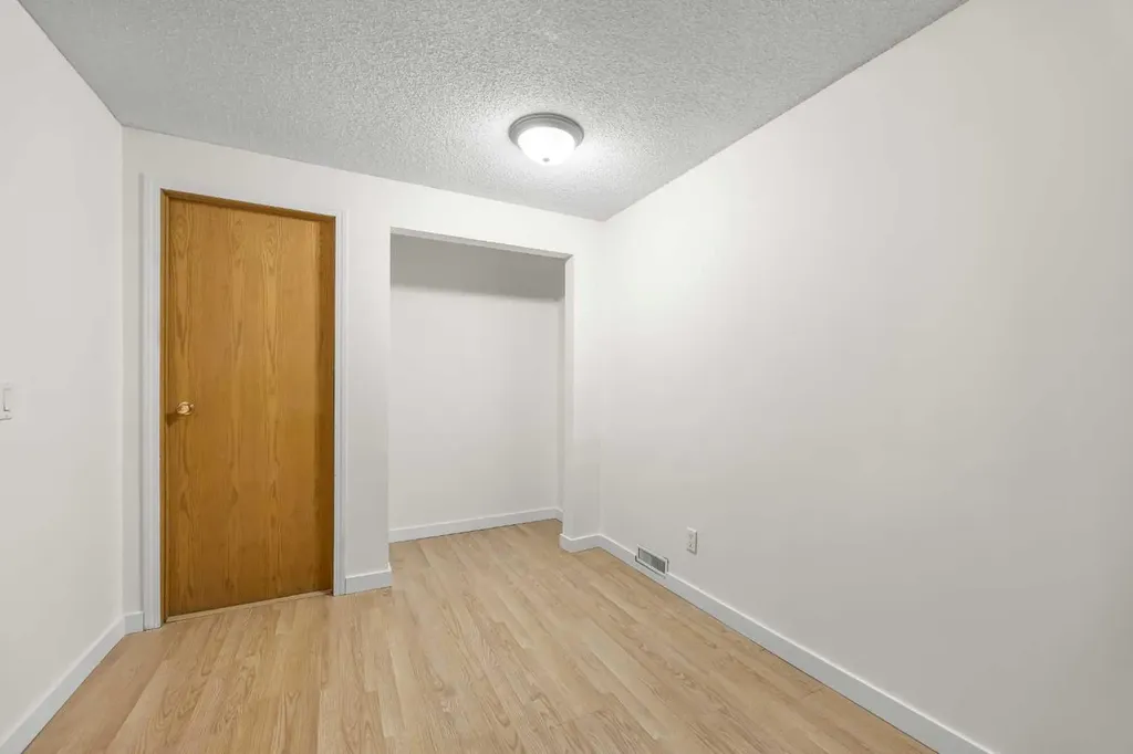 1801 Signal Hill Green SW Calgary AB T3H 2Y4
