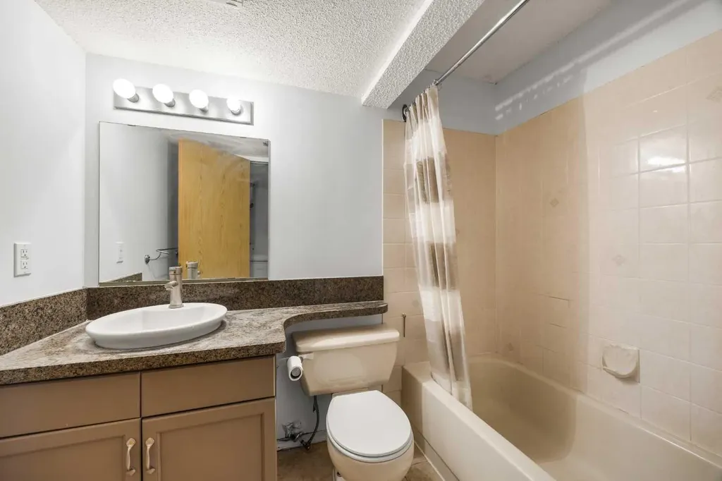 1801 Signal Hill Green SW Calgary AB T3H 2Y4