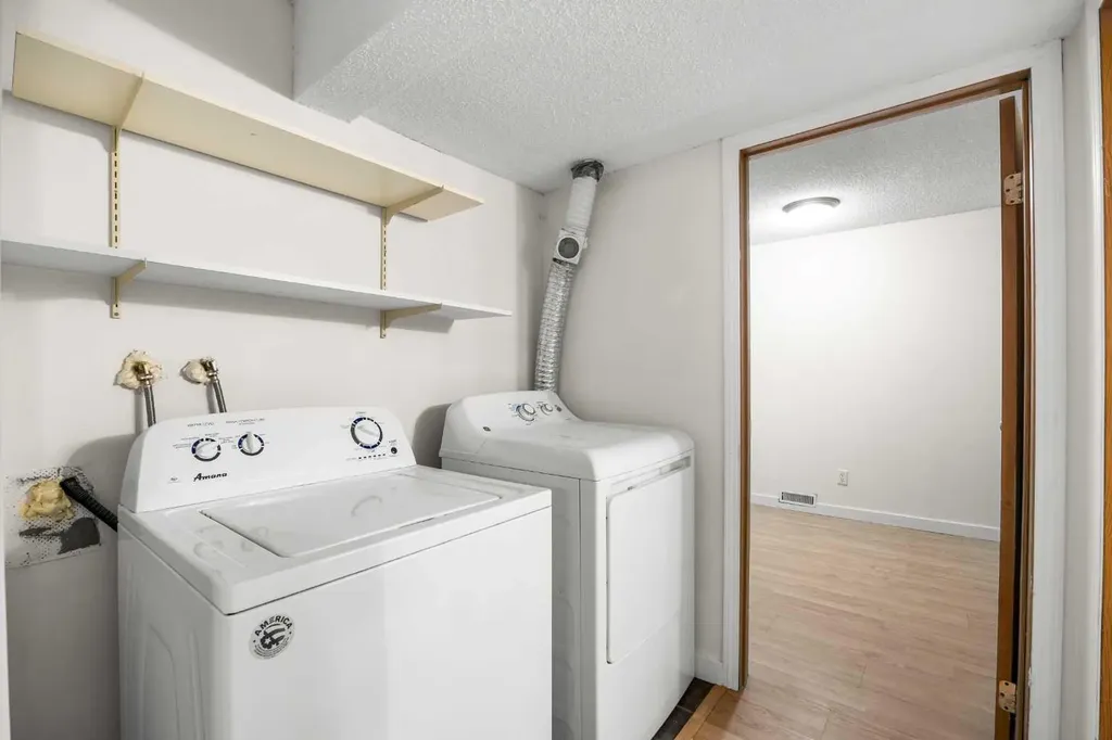 1801 Signal Hill Green SW Calgary AB T3H 2Y4