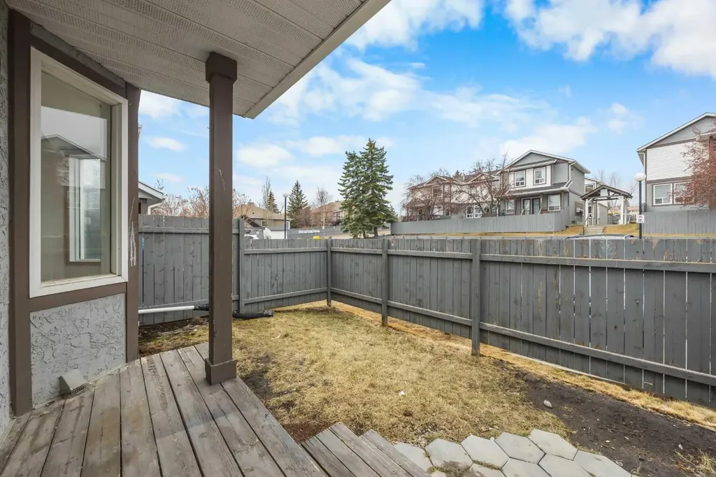 1801 Signal Hill Green SW Calgary AB T3H 2Y4