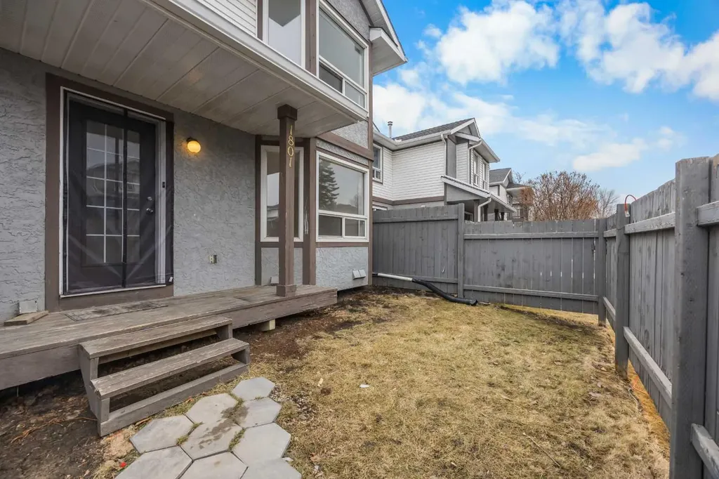 1801 Signal Hill Green SW Calgary AB T3H 2Y4