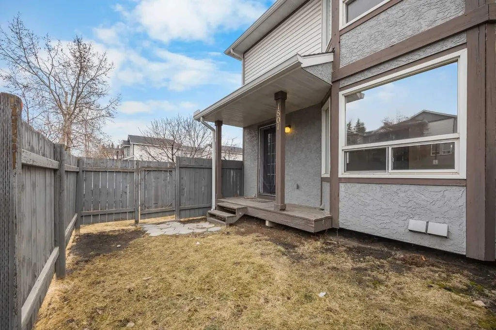 1801 Signal Hill Green SW Calgary AB T3H 2Y4