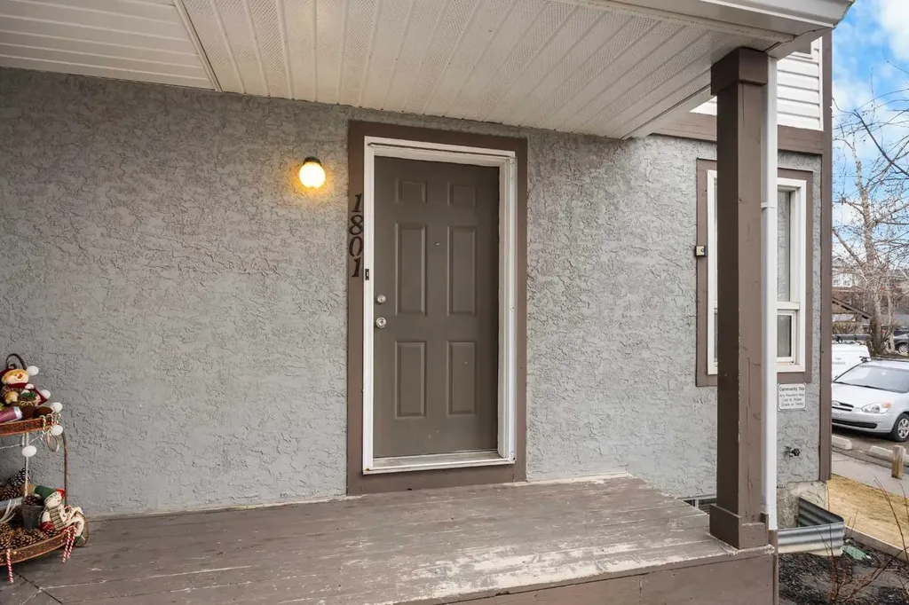 1801 Signal Hill Green SW Calgary AB T3H 2Y4