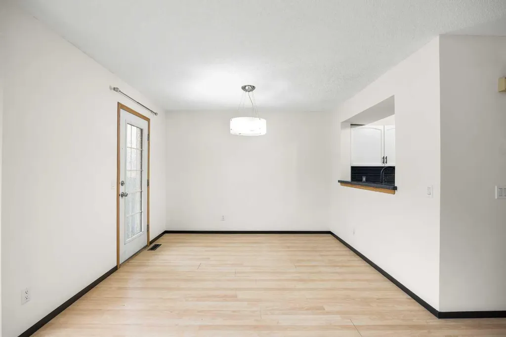 1801 Signal Hill Green SW Calgary AB T3H 2Y4