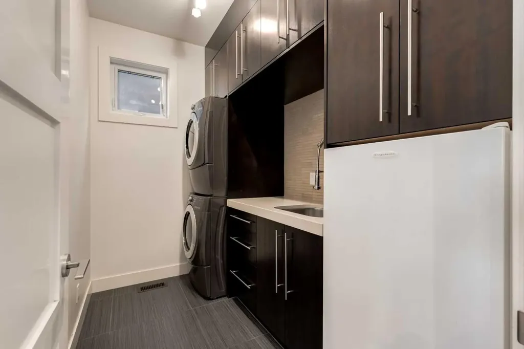 1711 27 Street SW Calgary AB T3C1L6