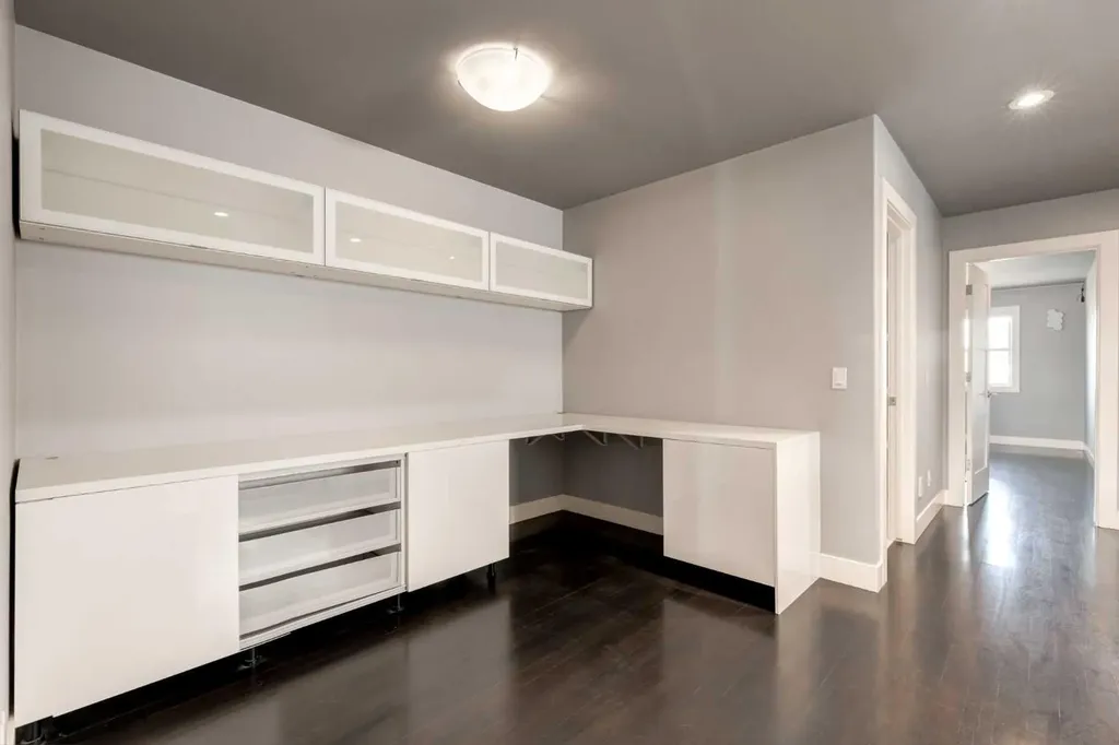 1711 27 Street SW Calgary AB T3C1L6