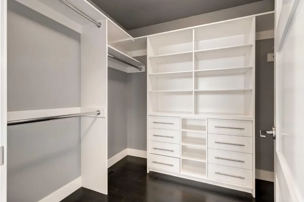 1711 27 Street SW Calgary AB T3C1L6