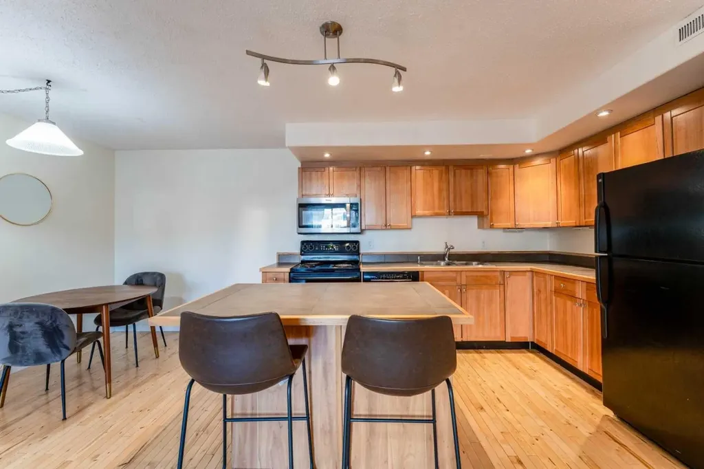 1540 29 Street NW Calgary AB T4N 4M1