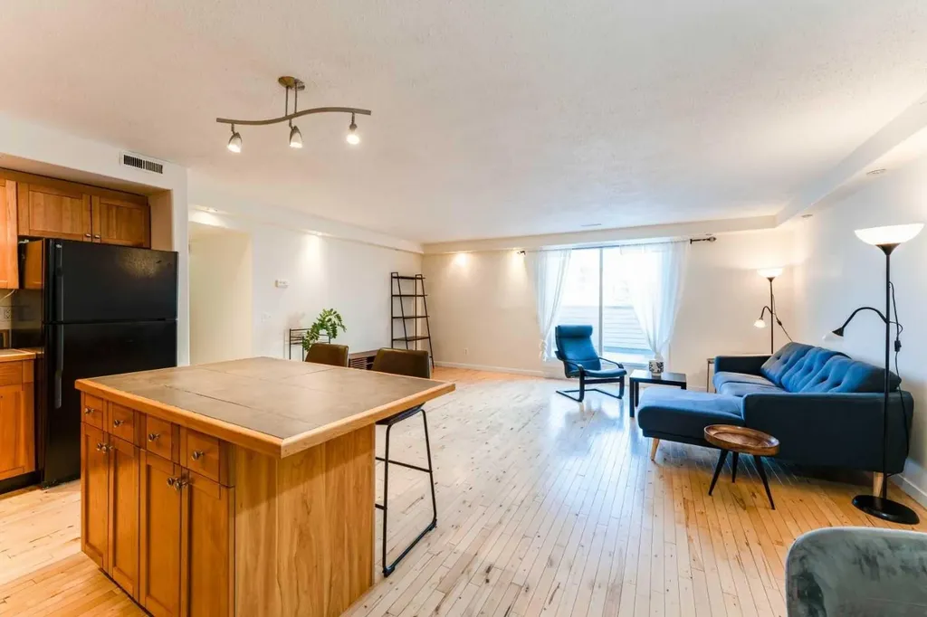 1540 29 Street NW Calgary AB T4N 4M1