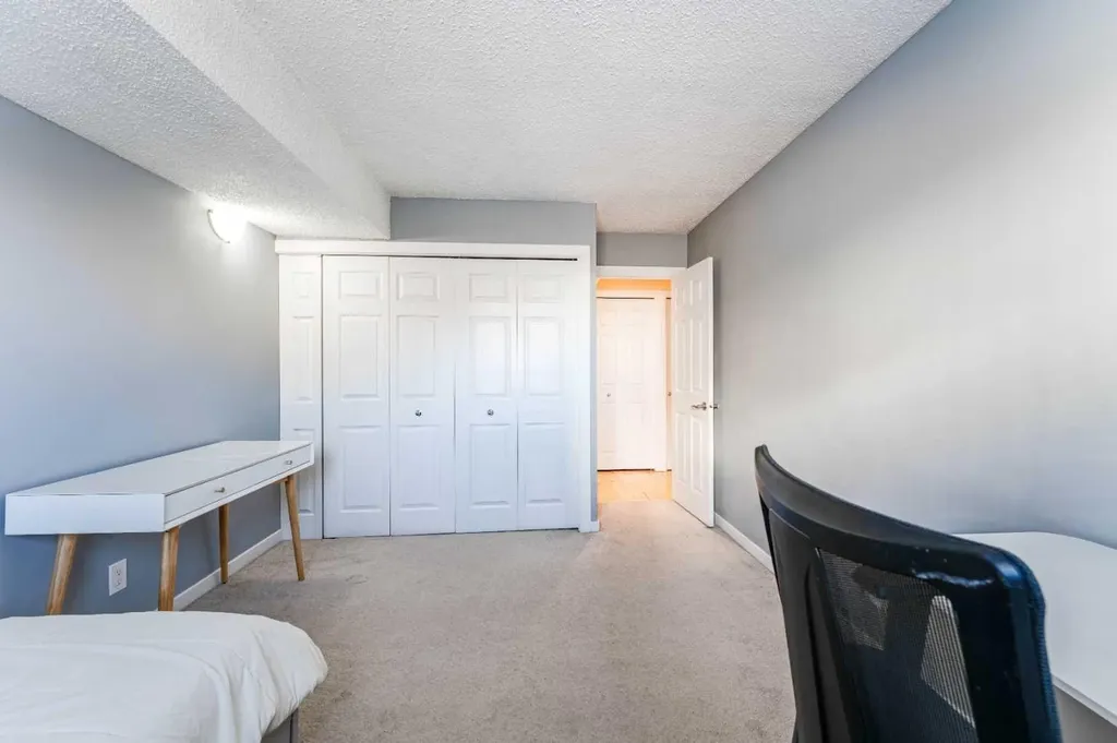 1540 29 Street NW Calgary AB T2N 4M1