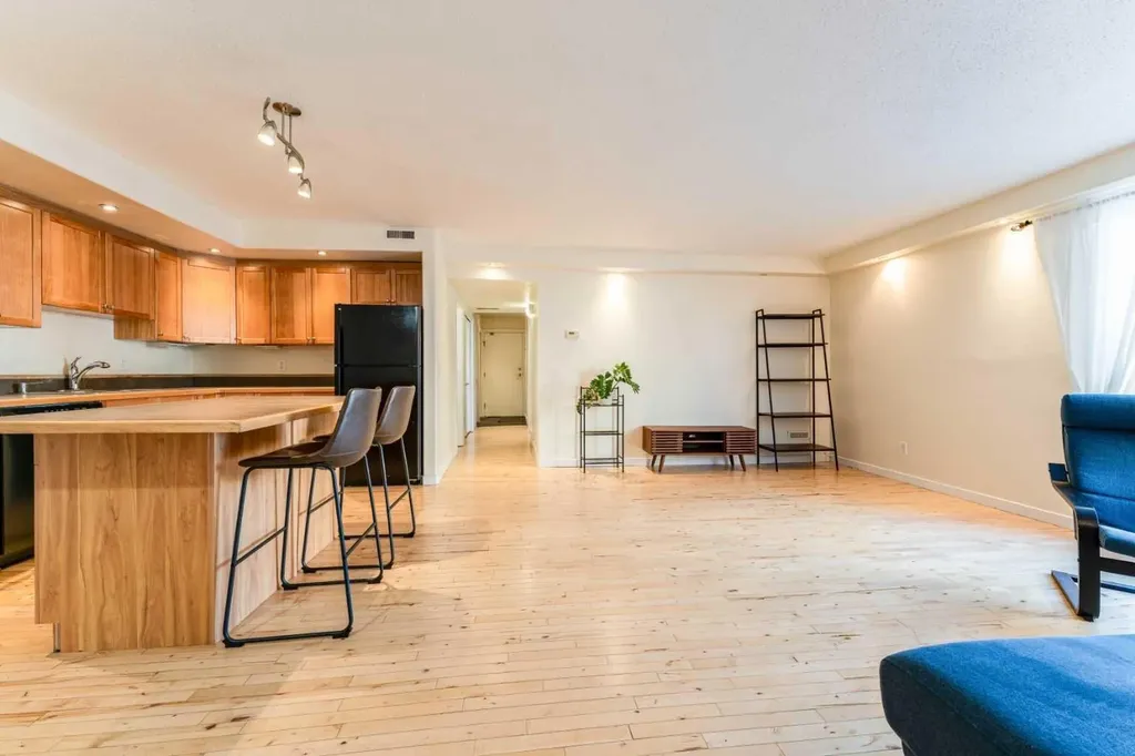 1540 29 Street NW Calgary AB T4N 4M1