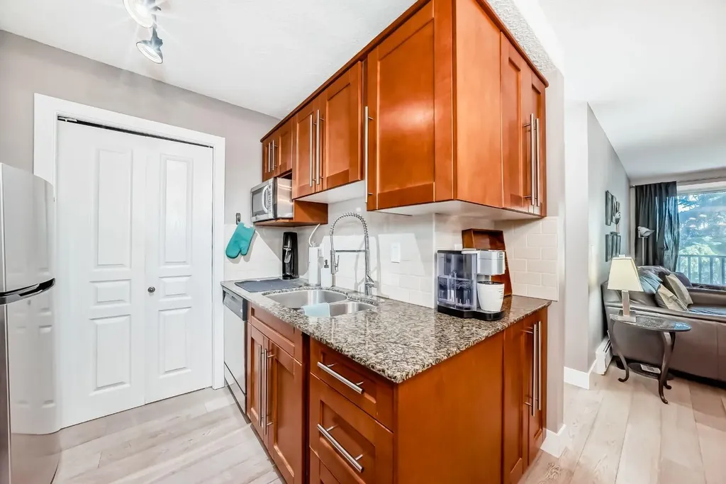 6400 Coach Hill Road SW Calgary AB T3H 1B8