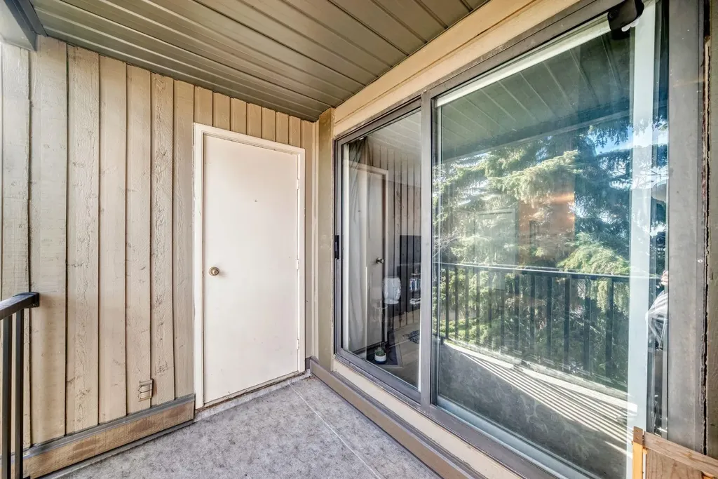 6400 Coach Hill Road SW Calgary AB T3H 1B8