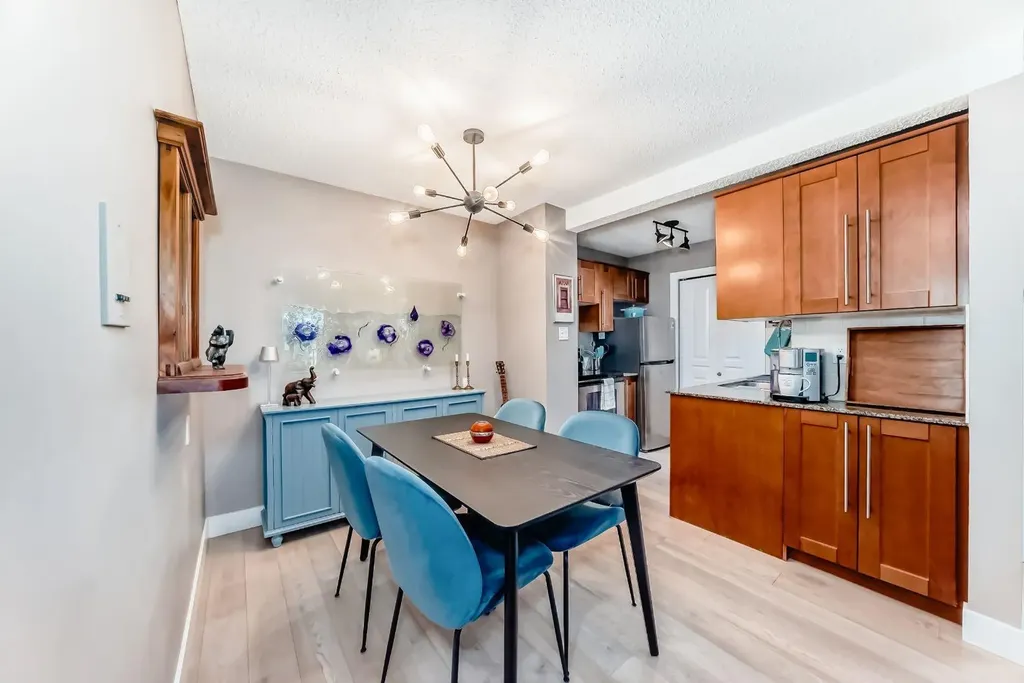 6400 Coach Hill Road SW Calgary AB T3H 1B8