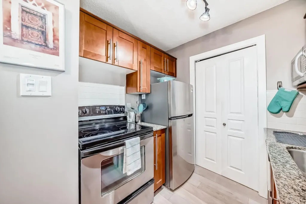 6400 Coach Hill Road SW Calgary AB T3H 1B8