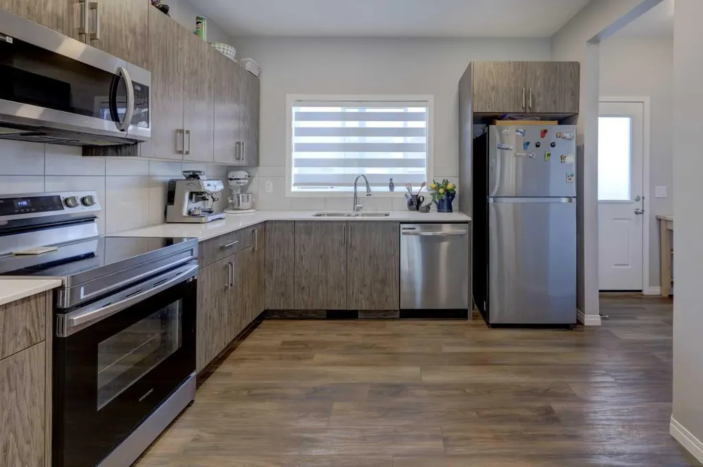 211 Chinook Gate Boulevard SW Airdrie AB T4B 5J4