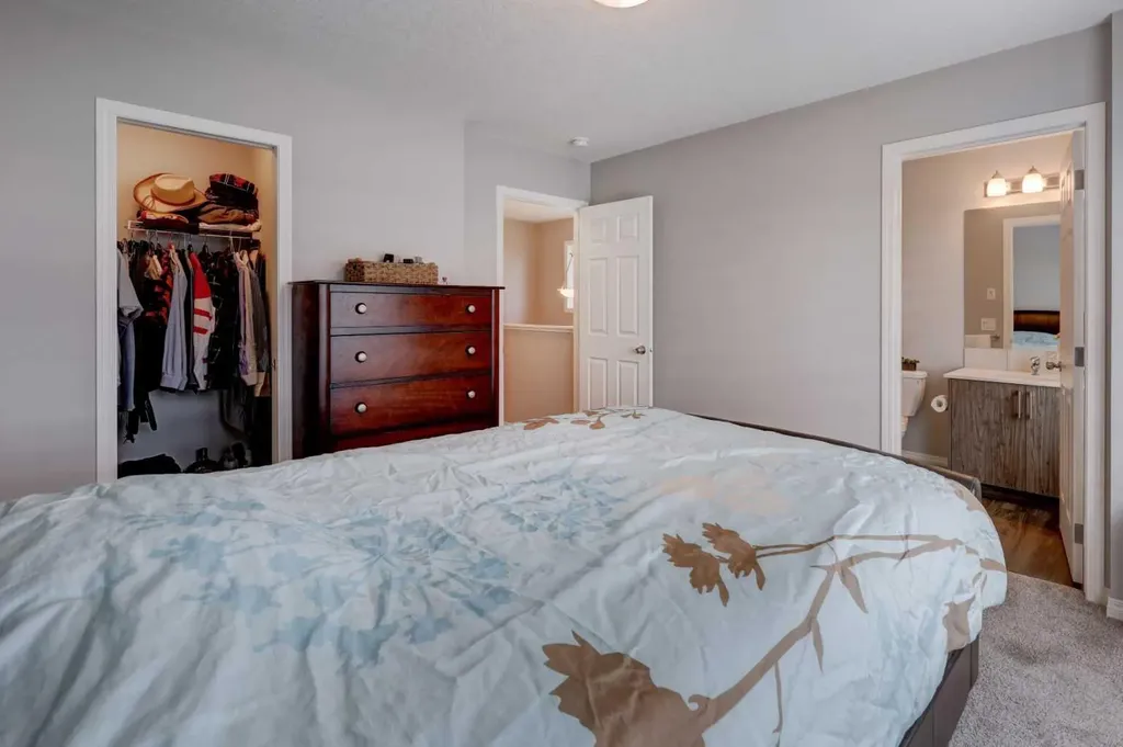 211 Chinook Gate Boulevard SW Airdrie AB T4B 5J4