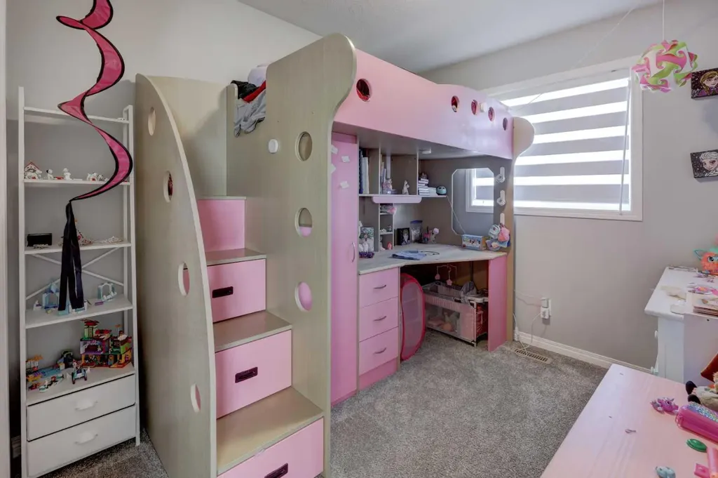 211 Chinook Gate Boulevard SW Airdrie AB T4B 5J4