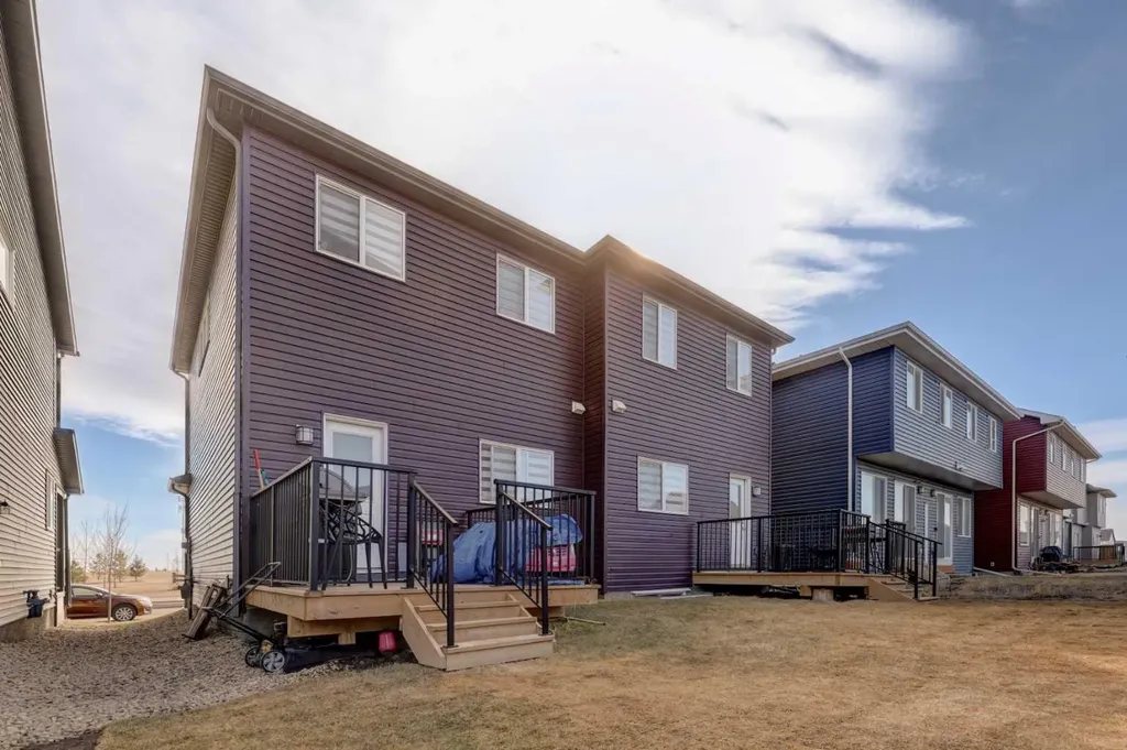211 Chinook Gate Boulevard SW Airdrie AB T4B 5J4