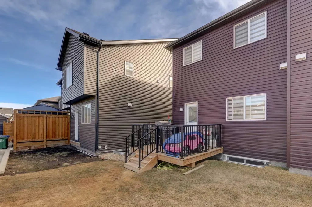 211 Chinook Gate Boulevard SW Airdrie AB T4B 5J4