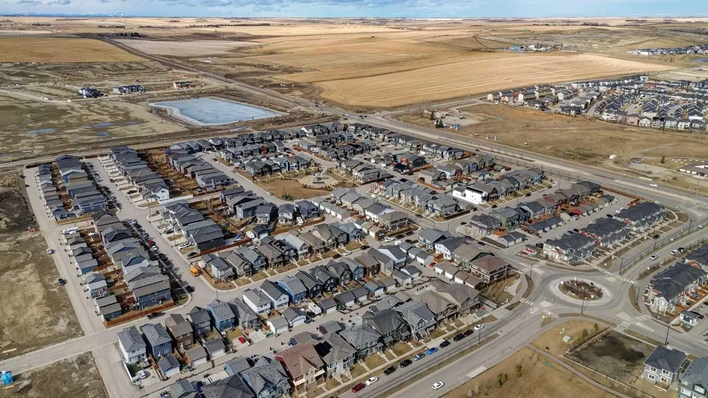 211 Chinook Gate Boulevard SW Airdrie AB T4B 5J4
