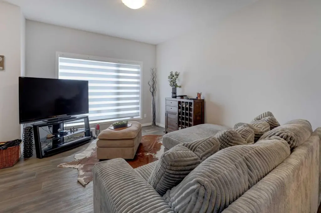 211 Chinook Gate Boulevard SW Airdrie AB T4B 5J4