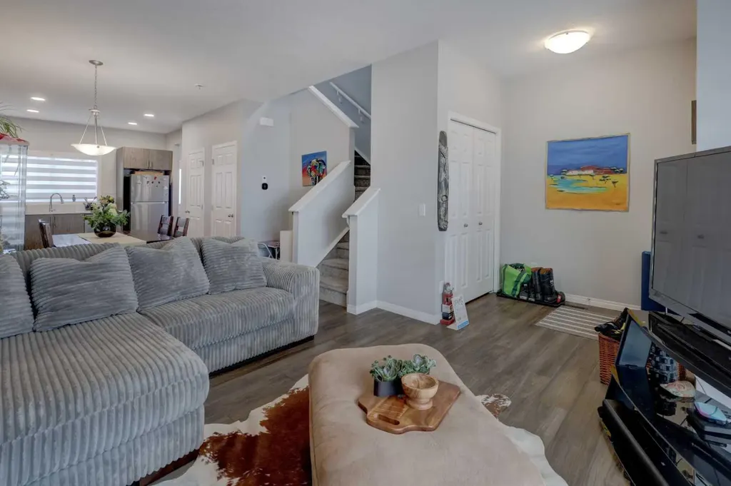 211 Chinook Gate Boulevard SW Airdrie AB T4B 5J4