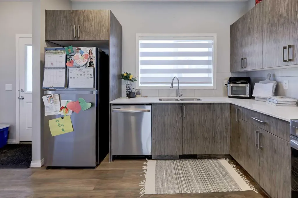 215 Chinook Gate Boulevard SW Airdrie AB T4B 5J4