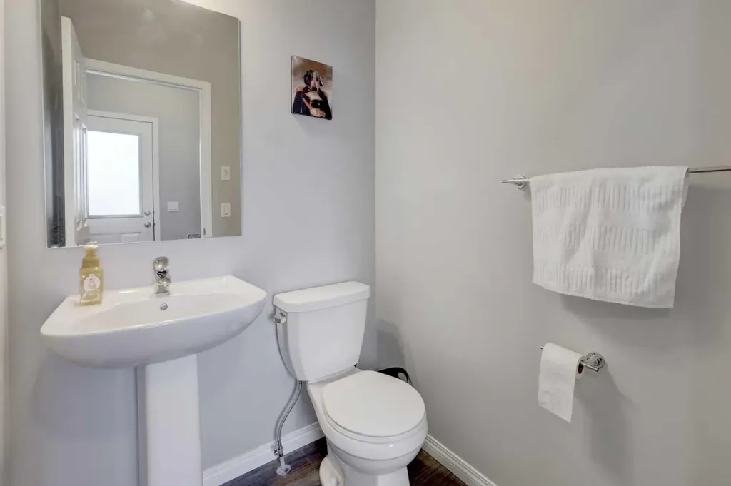 215 Chinook Gate Boulevard SW Airdrie AB T4B 5J4