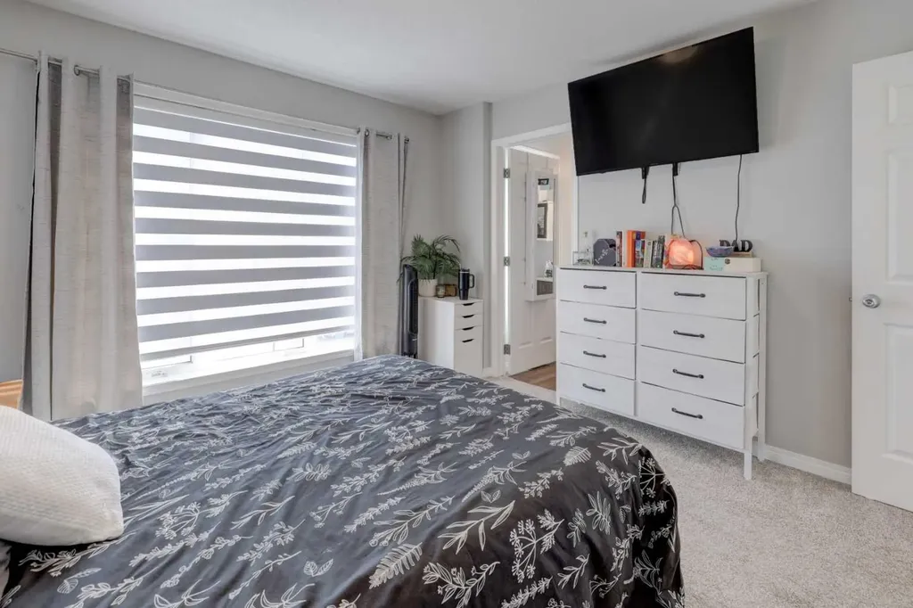 215 Chinook Gate Boulevard SW Airdrie AB T4B 5J4