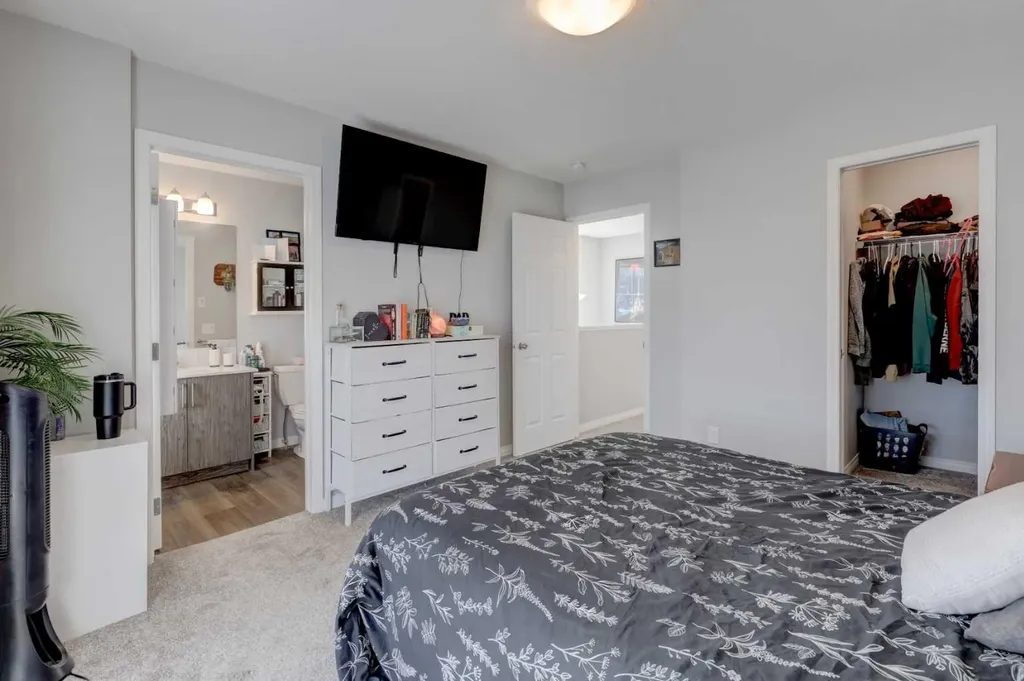 215 Chinook Gate Boulevard SW Airdrie AB T4B 5J4