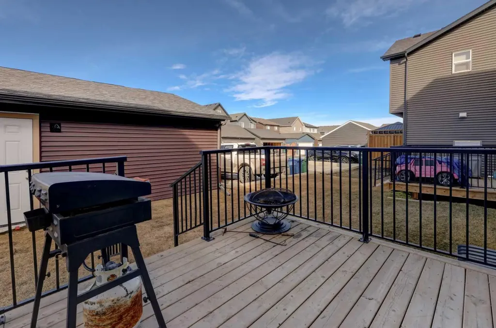 215 Chinook Gate Boulevard SW Airdrie AB T4B 5J4