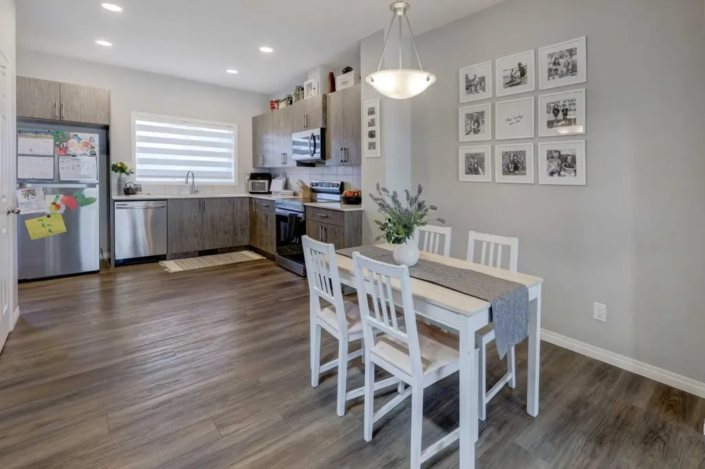 215 Chinook Gate Boulevard SW Airdrie AB T4B 5J4