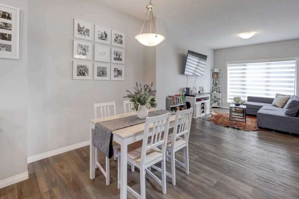 215 Chinook Gate Boulevard SW Airdrie AB T4B 5J4