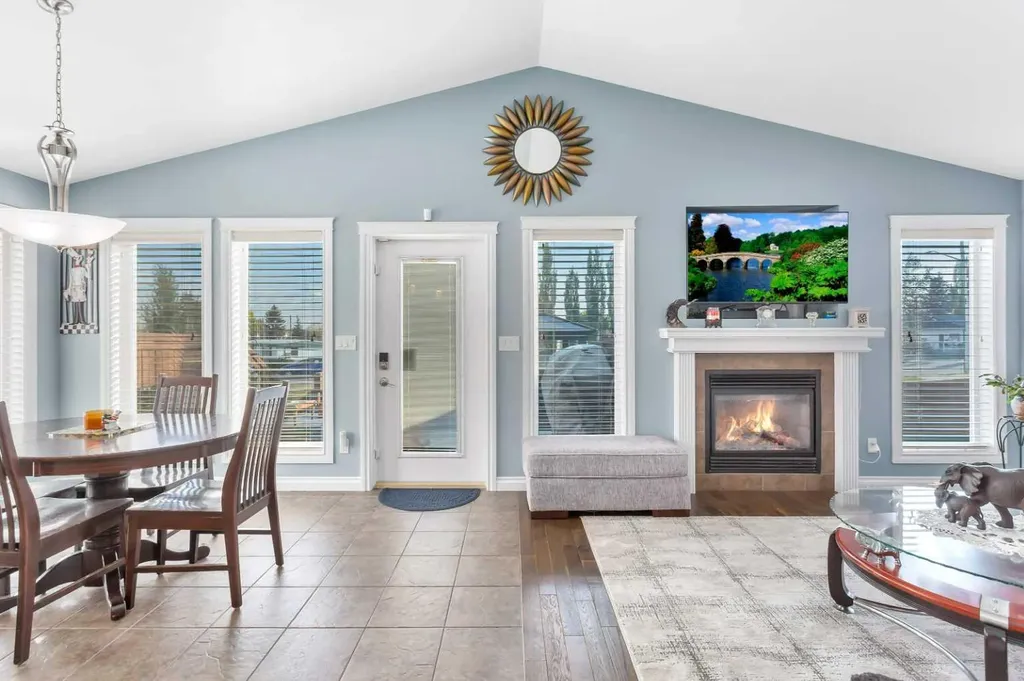 5 Heritage Drive Penhold AB T0M 1R0