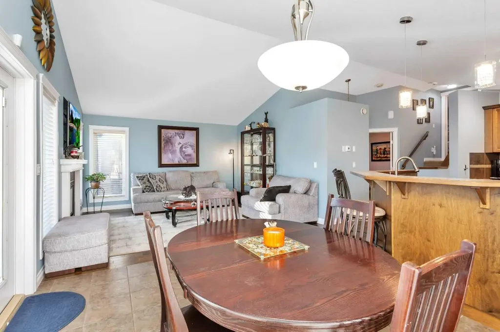5 Heritage Drive Penhold AB T0M 1R0