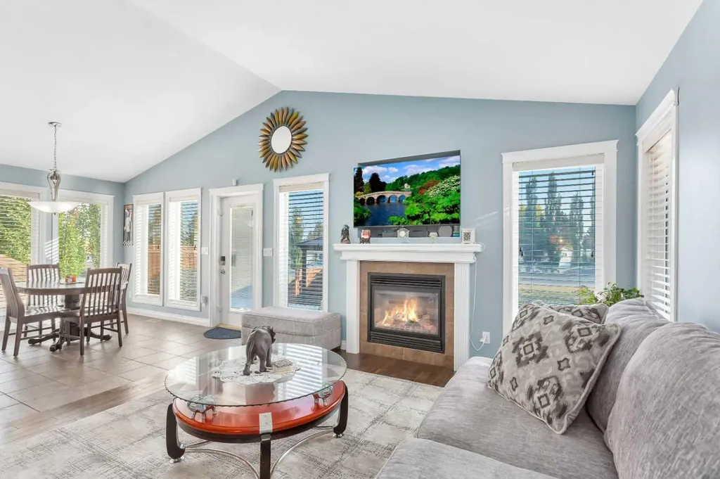 5 Heritage Drive Penhold AB T0M 1R0