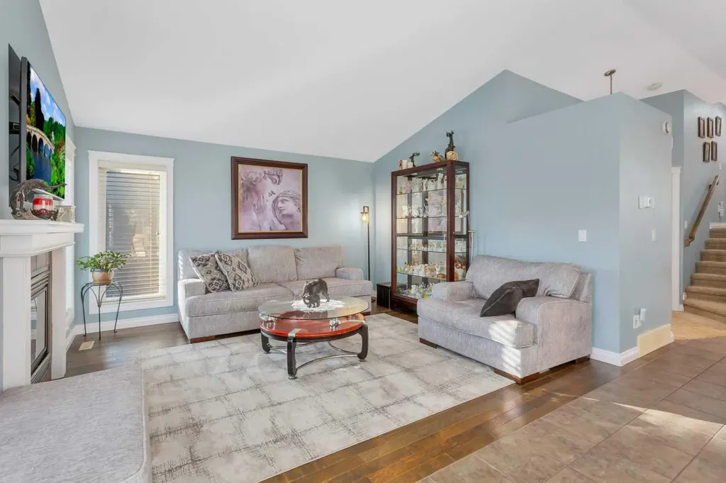 5 Heritage Drive Penhold AB T0M 1R0