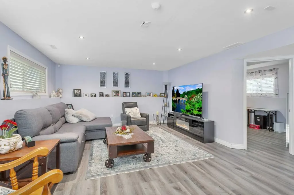5 Heritage Drive Penhold AB T0M 1R0