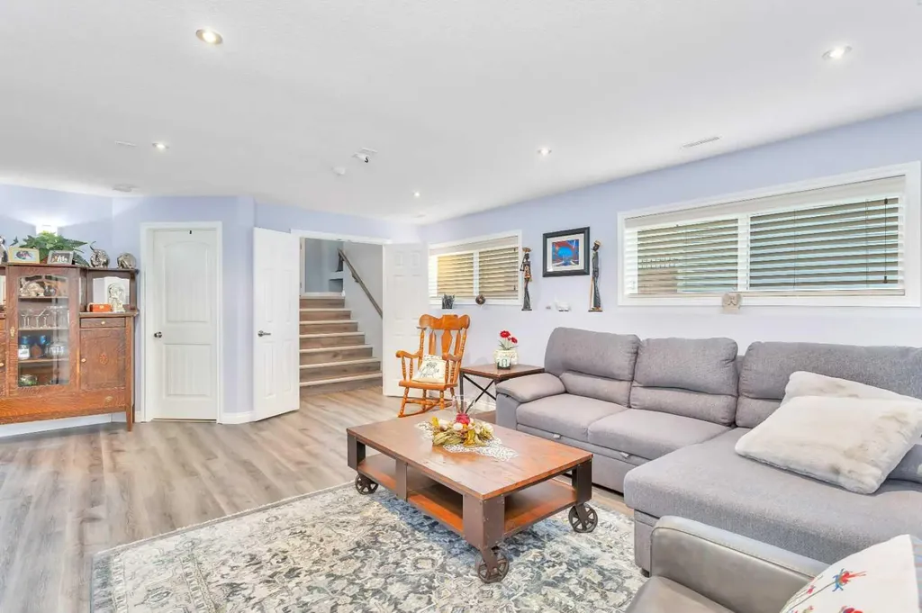 5 Heritage Drive Penhold AB T0M 1R0
