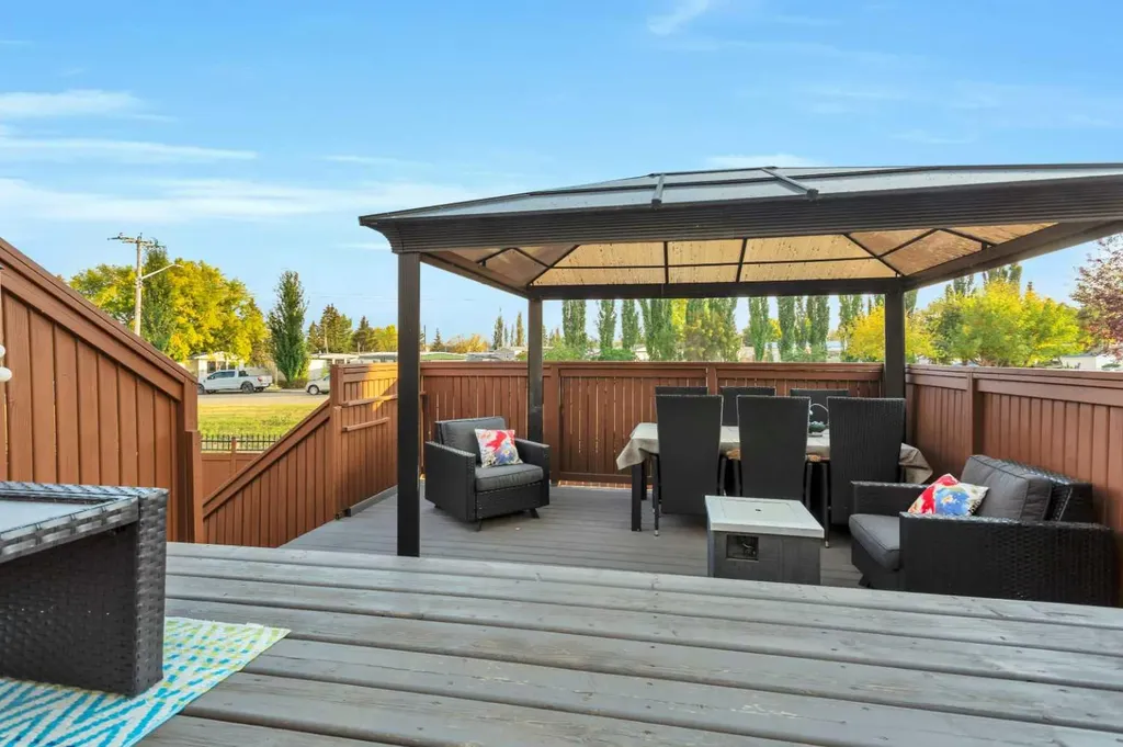 5 Heritage Drive Penhold AB T0M 1R0